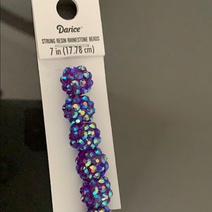 Darice Woman’s Craft. Jewelry Designer.